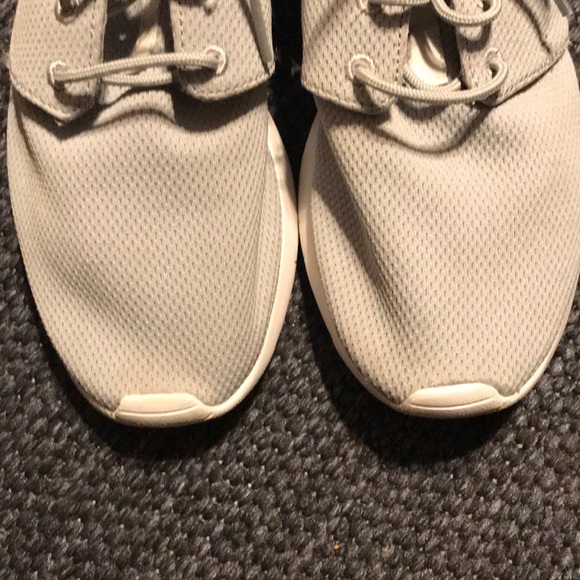 Nike sneakers size 6.5 Y. - Picture 6 of 8